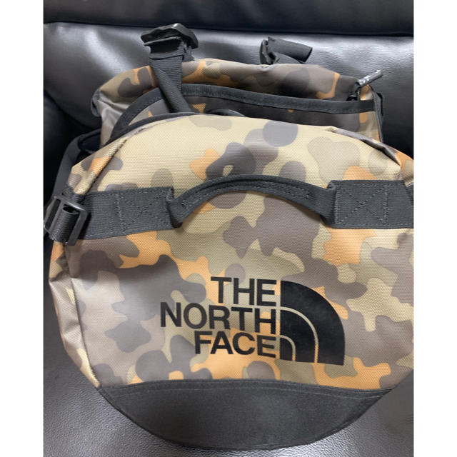 THE NORTH FACE(ザノースフェイス)のノースフェイス ベースキャンプダッフルs 迷彩50L メンズのバッグ(ボストンバッグ)の商品写真