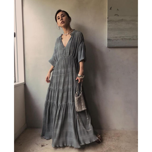 Ameri VINTAGE(アメリヴィンテージ)の【新品未使用】SHIRRING PLEATS DRESS レディースのワンピース(ロングワンピース/マキシワンピース)の商品写真