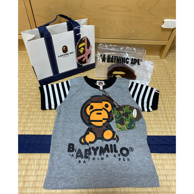 A BATHING APE(アベイシングエイプ)の値下げ☆【新品未使用】BABY MILO キッズTシャツ　100サイズ キッズ/ベビー/マタニティのキッズ服男の子用(90cm~)(Tシャツ/カットソー)の商品写真