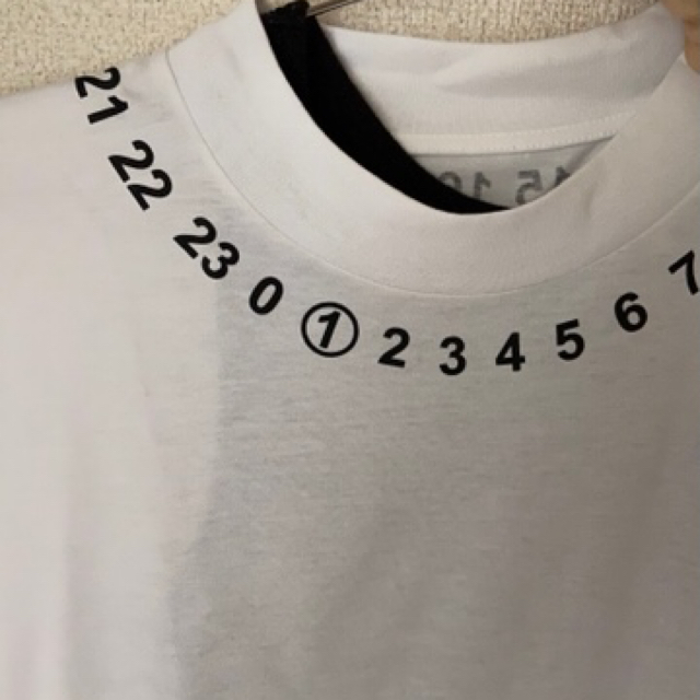 Maison Martin Margiela(マルタンマルジェラ)の最終価格）Maison Margiela ロゴTシャツ　ナンバーTシャツ レディースのトップス(Tシャツ(半袖/袖なし))の商品写真