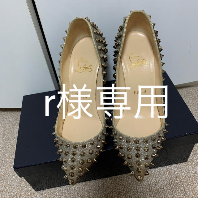 Christian Louboutin(クリスチャンルブタン)のクリスチャン・ルブタン☆スタッズパンプス☆ゴールド35.5 レディースの靴/シューズ(ハイヒール/パンプス)の商品写真