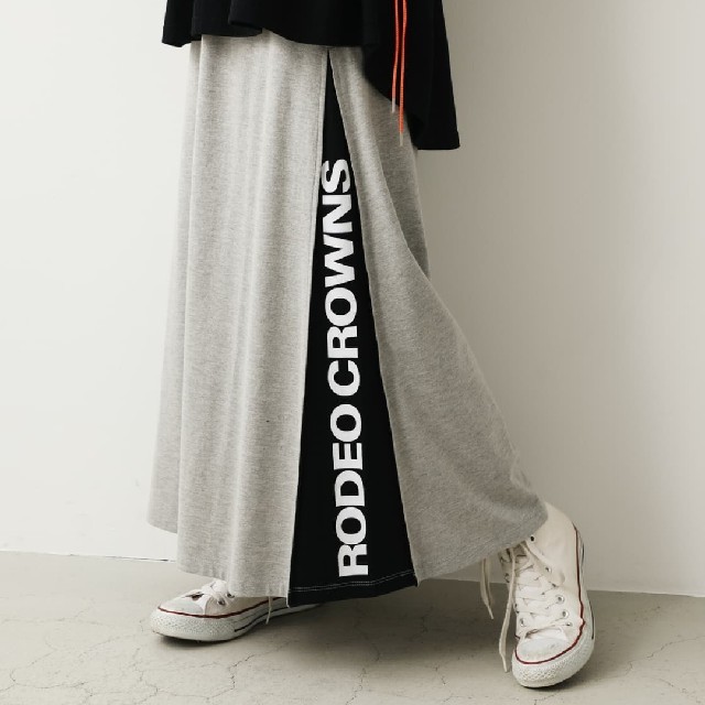 RODEO CROWNS WIDE BOWL(ロデオクラウンズワイドボウル)の新品グレー ROGOサイドスリットスカート レディースのスカート(ロングスカート)の商品写真