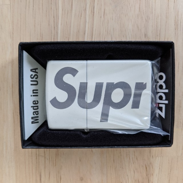 Supreme(シュプリーム)のsupreme Glow-in-the-Dark Zippo® メンズのファッション小物(タバコグッズ)の商品写真