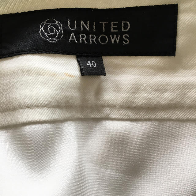 UNITED ARROWS(ユナイテッドアローズ)のUnited  arrowsスカート  白 レディースのスカート(ひざ丈スカート)の商品写真