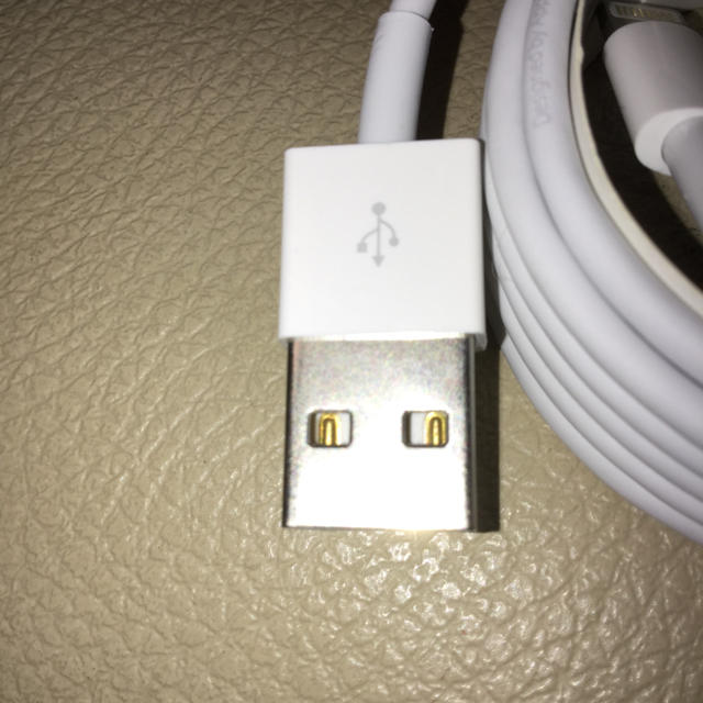 iPhone(アイフォーン)のiPhone ライトニングケーブル 2m 1本 lightning cable スマホ/家電/カメラのスマートフォン/携帯電話(バッテリー/充電器)の商品写真