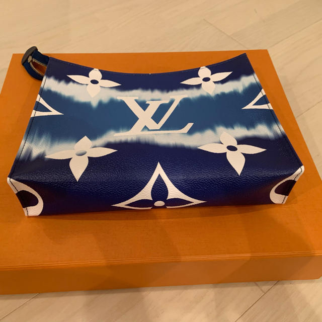 LOUIS VUITTON(ルイヴィトン)のLVエスカル ポッシュ・トワレ 26 レディースのバッグ(クラッチバッグ)の商品写真