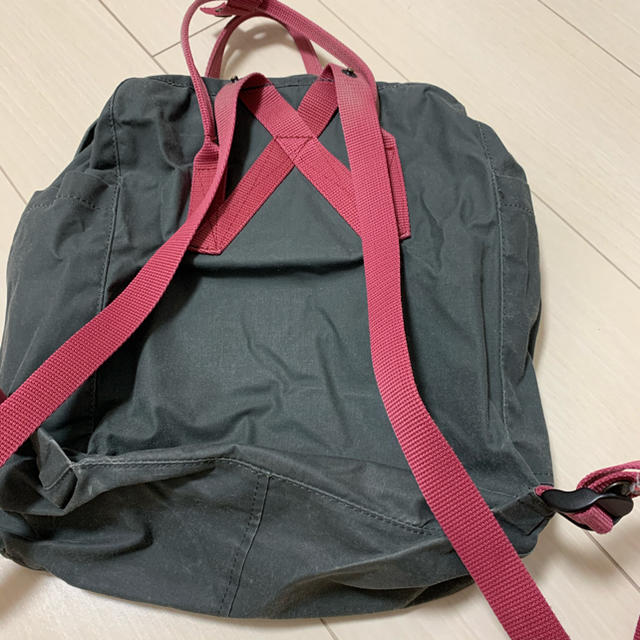 FJALL RAVEN(フェールラーベン)のカンケンリュック　16L カーキ、ワインレッド レディースのバッグ(リュック/バックパック)の商品写真