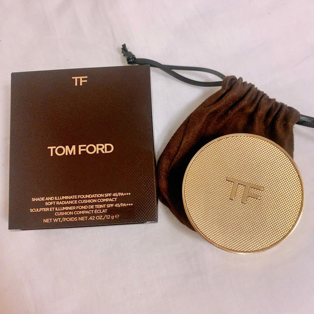 TOM FORD(トムフォード)のトムフォード シェイドアンドイルミネイト クッション ファンデーション 0.4 コスメ/美容のベースメイク/化粧品(ファンデーション)の商品写真