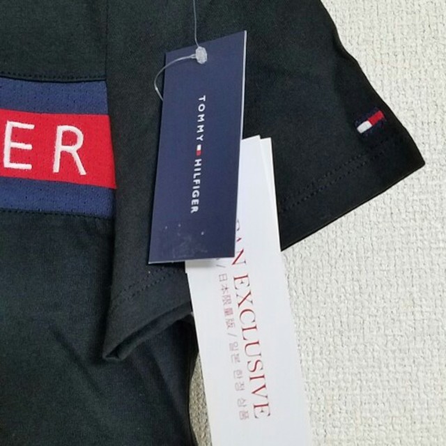 TOMMY HILFIGER(トミーヒルフィガー)のトミー　フラッグロゴ入り　メンズ用　Tシャツ　ブラック　Sサイズ　新品未使用　 メンズのトップス(Tシャツ/カットソー(半袖/袖なし))の商品写真