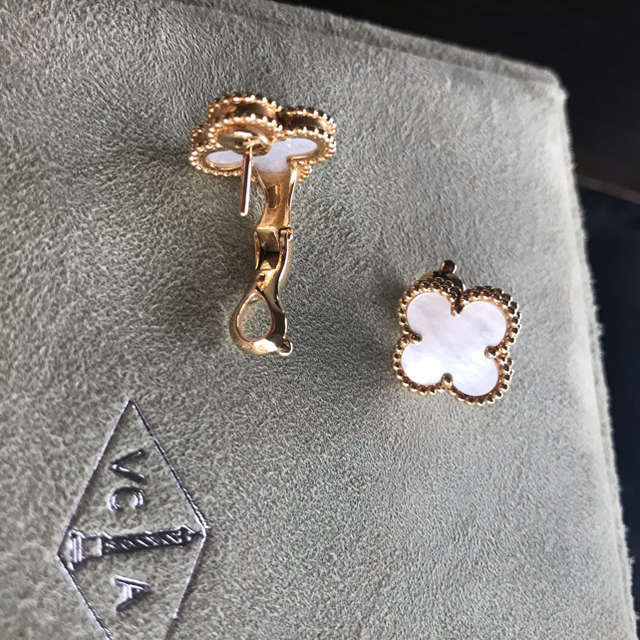 Van Cleef & Arpels(ヴァンクリーフアンドアーペル)のヴァンクリーフ & アーペル　ピアス レディースのアクセサリー(ピアス)の商品写真