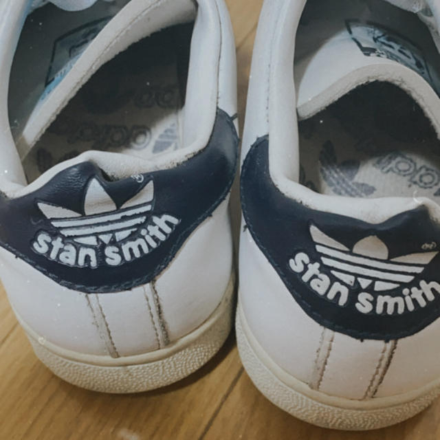 adidas(アディダス)のadidas スタンスミス　白　ネイビー レディースの靴/シューズ(スニーカー)の商品写真