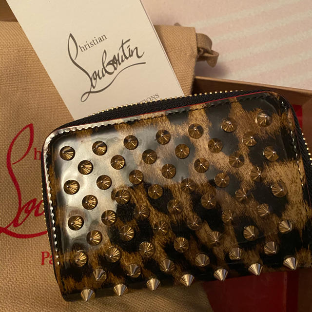 Christian Louboutin(クリスチャンルブタン)のクリスチャン　ルブダン　カードケース レディースのファッション小物(名刺入れ/定期入れ)の商品写真