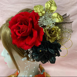 可愛い赤薔薇&ゴールドローズ髪飾り　成人式 前撮り 結婚式髪飾り(振袖)