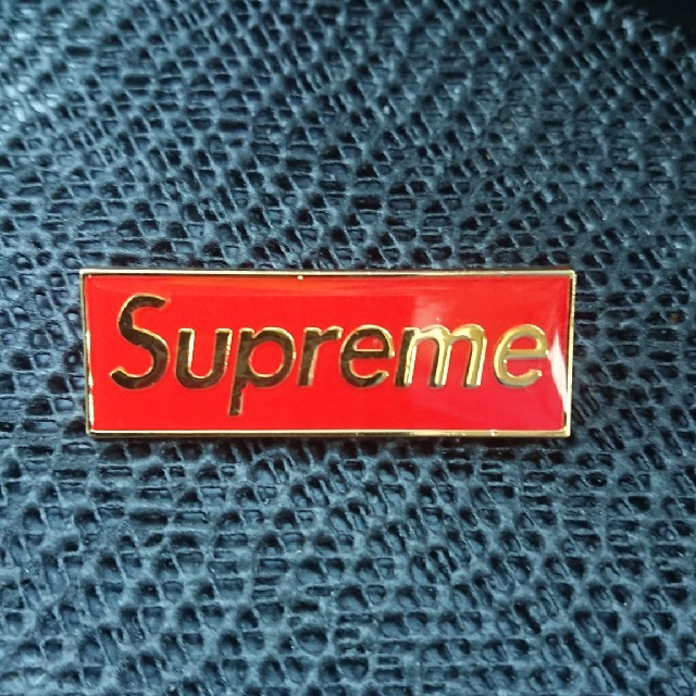 Supreme(シュプリーム)の専用  superme ピンズ ピンバッジ エンタメ/ホビーのアニメグッズ(バッジ/ピンバッジ)の商品写真