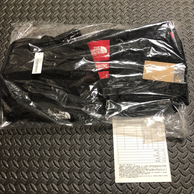 Supreme(シュプリーム)のL Supreme North Face Cargo Vest 黒 評価多数 メンズのジャケット/アウター(その他)の商品写真