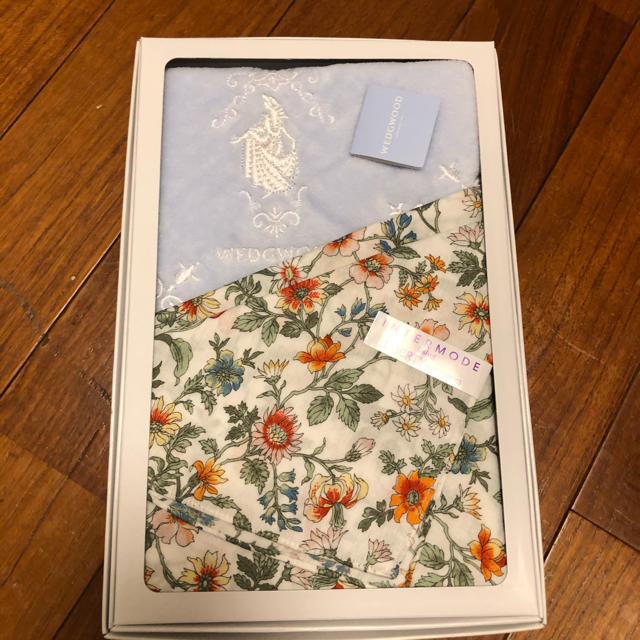 LIBERTA(リベルタ)のLIBERTY ハンカチ ウエッジウッド タオルハンカチ レディースのファッション小物(ハンカチ)の商品写真