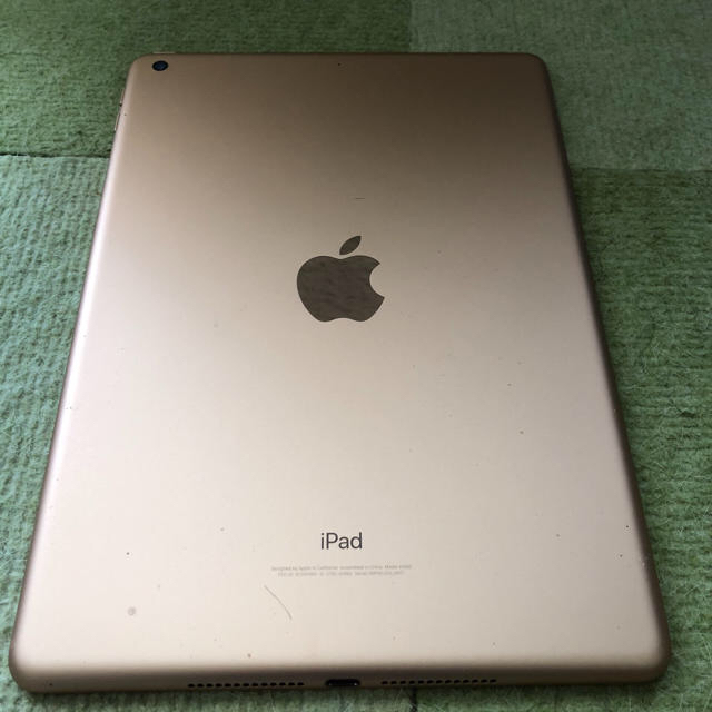 () iPad 第6世代 128GB ゴールド(Wi-Fiのみモデル) 1