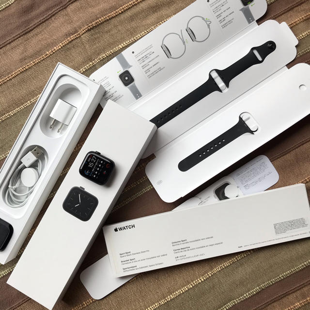 Apple Watch(アップルウォッチ)の（再出品）Apple Watch 5 44mm GPS 極美品 スマホ/家電/カメラのスマートフォン/携帯電話(スマートフォン本体)の商品写真