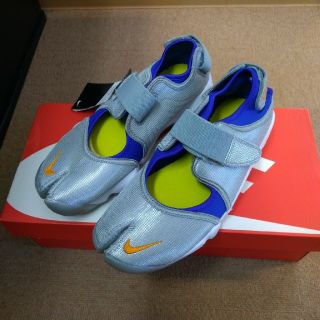 新品 NIKE エアリフト シルバー 25cm(サンダル)