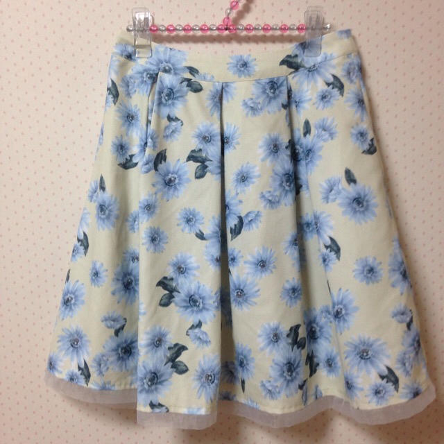 PATTERN fiona(パターンフィオナ)の花柄スカート レディースのスカート(ひざ丈スカート)の商品写真
