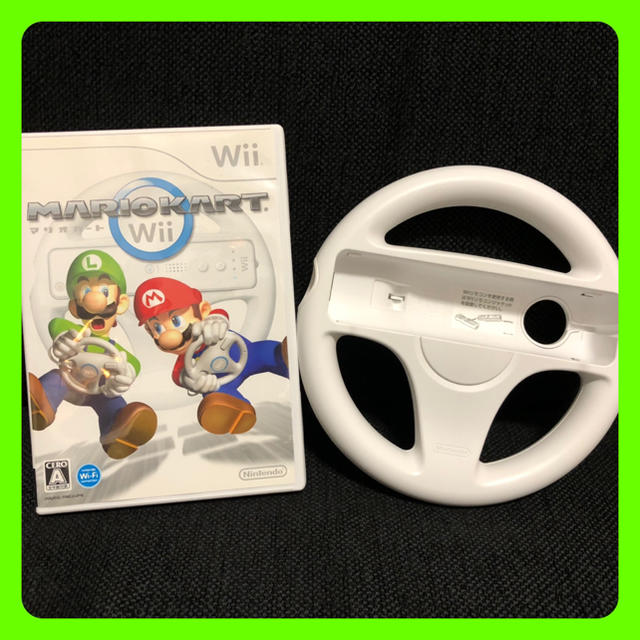 Wii(ウィー)の【ラス割】マリオカートWii ハンドルセット♬*ﾟ エンタメ/ホビーのゲームソフト/ゲーム機本体(家庭用ゲームソフト)の商品写真