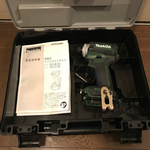 Makita - 専用出品！マキタ インパクトドライバ 18V 限定カラー TD171D ...