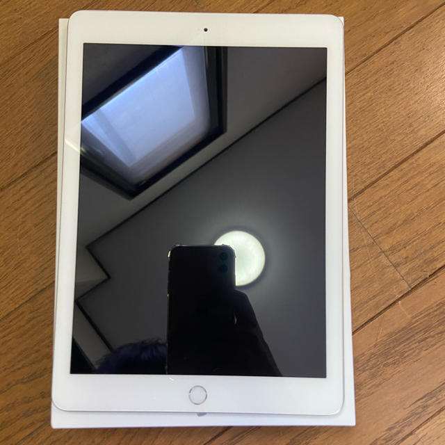 Apple(アップル)のiPad 第5世代　32GB スマホ/家電/カメラのPC/タブレット(タブレット)の商品写真