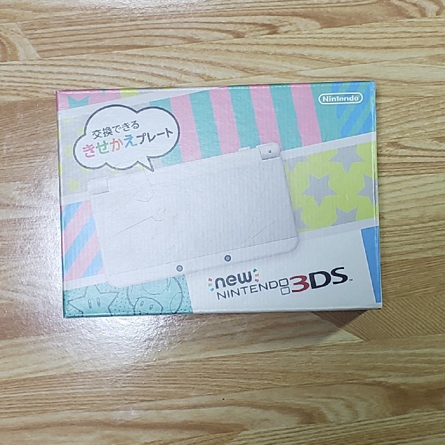 ニンテンドー3DS(ニンテンドー3DS)の任天堂New3DS ホワイト エンタメ/ホビーのゲームソフト/ゲーム機本体(携帯用ゲーム機本体)の商品写真