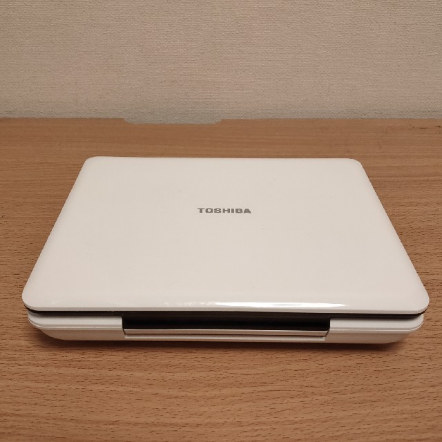 TOSHIBA 7V型REGZAポータブルDVDプレーヤー SD-P77SW