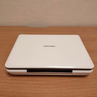 トウシバ(東芝)のTOSHIBA 7V型REGZAポータブルDVDプレーヤー SD-P77SW(DVDプレーヤー)