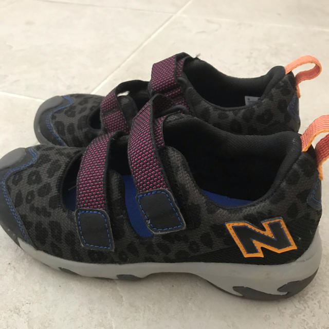 New Balance(ニューバランス)のじゅん様専用です。ニューバランス スニーカー 19 キッズ 豹柄 黒 キッズ/ベビー/マタニティのキッズ靴/シューズ(15cm~)(スニーカー)の商品写真