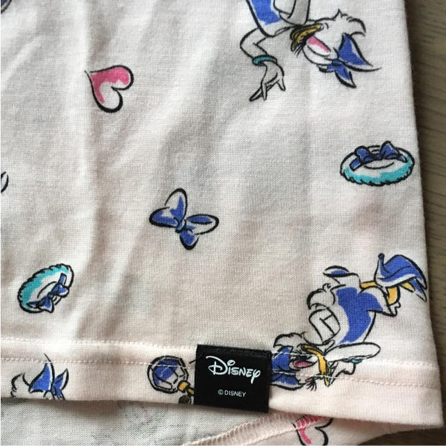 Disney(ディズニー)の新品　ディズニー　デイジー　半袖Tシャツ　Mサイズ レディースのトップス(Tシャツ(半袖/袖なし))の商品写真