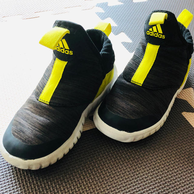 adidas(アディダス)のadidas スニーカー　16.0cm キッズ/ベビー/マタニティのキッズ靴/シューズ(15cm~)(スニーカー)の商品写真