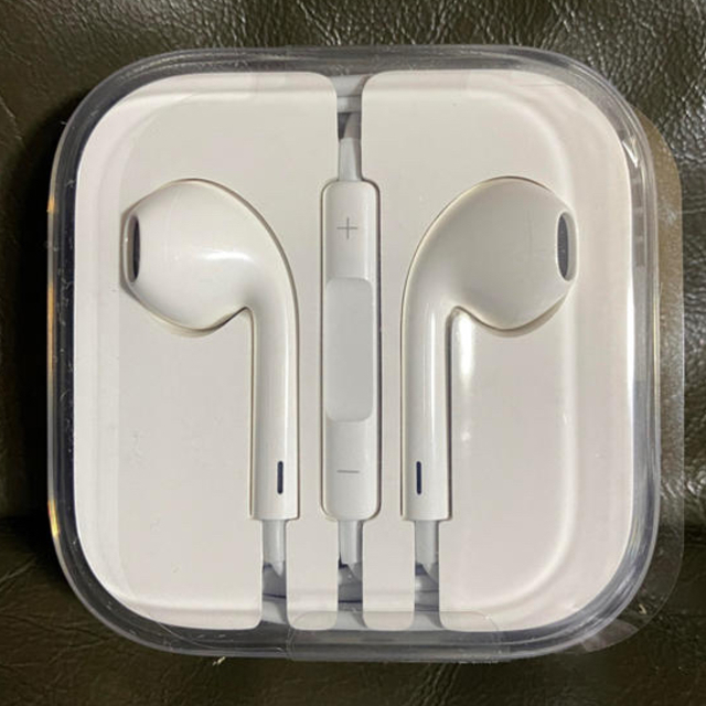 Apple(アップル)のApple純正　EarPods  新品未開封 スマホ/家電/カメラのオーディオ機器(ヘッドフォン/イヤフォン)の商品写真