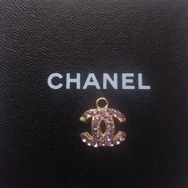 CHANEL(シャネル)の専用　シャネル　ピンクキラキラピアス ハンドメイドのアクセサリー(ピアス)の商品写真