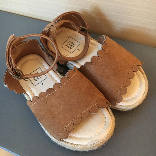 GAP Kids(ギャップキッズ)のGAP 幼児　サンダル キッズ/ベビー/マタニティのベビー靴/シューズ(~14cm)(サンダル)の商品写真