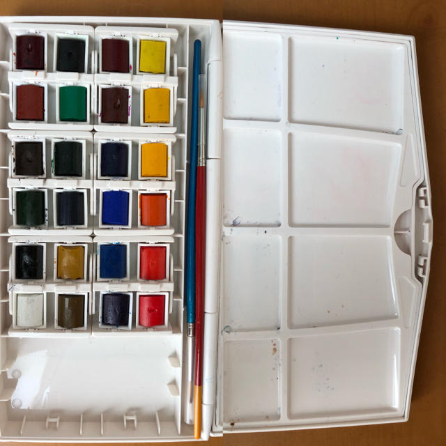 Winsor&Newton（ウィンザー&ニュートン）水彩絵具24色セット エンタメ/ホビーのアート用品(絵の具/ポスターカラー)の商品写真