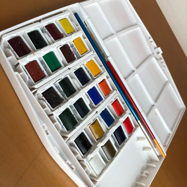 Winsor&Newton（ウィンザー&ニュートン）水彩絵具24色セット エンタメ/ホビーのアート用品(絵の具/ポスターカラー)の商品写真