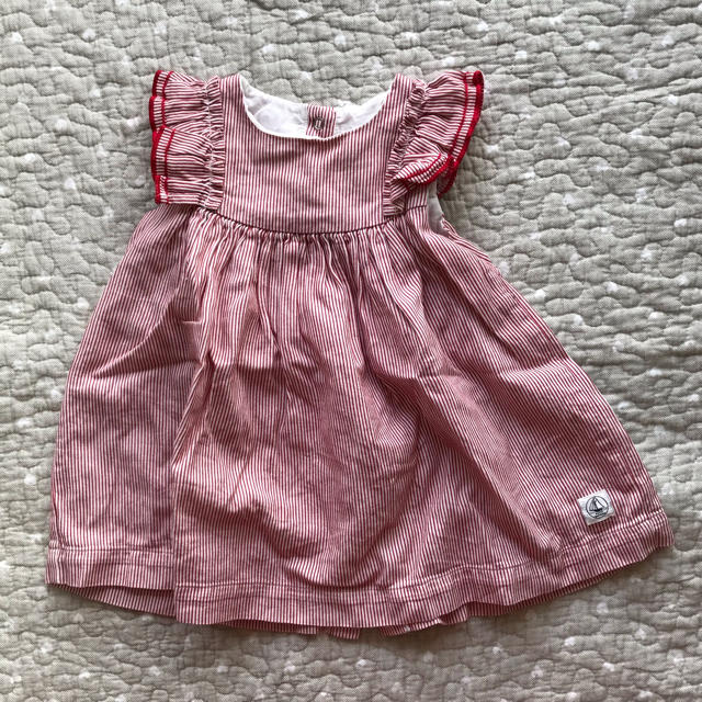 PETIT BATEAU(プチバトー)のワンピース　赤　ストライプ　プチバトー キッズ/ベビー/マタニティのベビー服(~85cm)(ワンピース)の商品写真