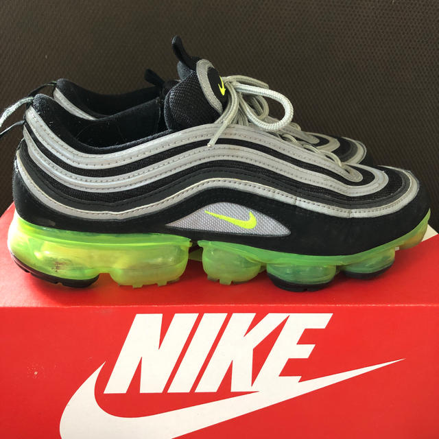 NIKE(ナイキ)のNIKE AIR VAPORMAX 97 US9 27cm メンズの靴/シューズ(スニーカー)の商品写真