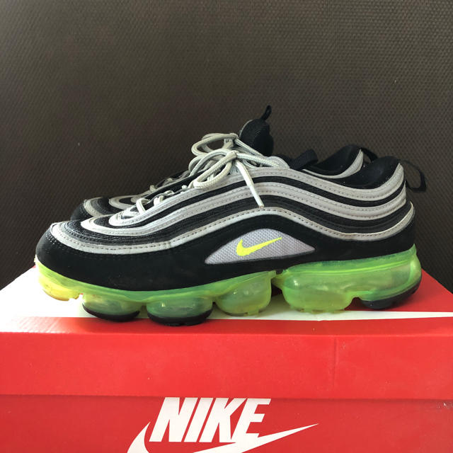 NIKE(ナイキ)のNIKE AIR VAPORMAX 97 US9 27cm メンズの靴/シューズ(スニーカー)の商品写真