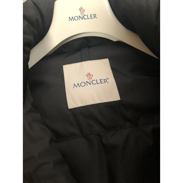 MONCLER(モンクレール)のモンクレール　ダウンベスト メンズのジャケット/アウター(ダウンベスト)の商品写真