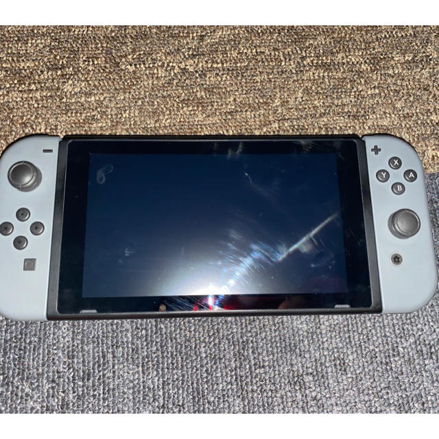 Nintendo Switch(ニンテンドースイッチ)のNintendo Switch JOY-CON グレー 本体  コントローラー付 エンタメ/ホビーのゲームソフト/ゲーム機本体(家庭用ゲーム機本体)の商品写真