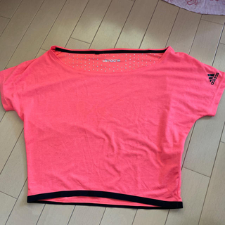 アディダス(adidas)のadidas ピンク　Tシャツ(Tシャツ(半袖/袖なし))