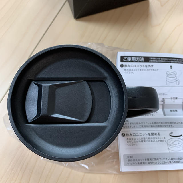 UNIQLO(ユニクロ)の新品　中空ステンレスマグカップ　ユニクロ　 インテリア/住まい/日用品のキッチン/食器(グラス/カップ)の商品写真