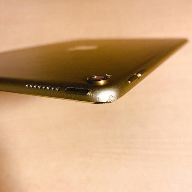 iPad(アイパッド)のiPad Pro 10.5インチ 64GB Wi-Fiモデル ゴールド スマホ/家電/カメラのPC/タブレット(タブレット)の商品写真