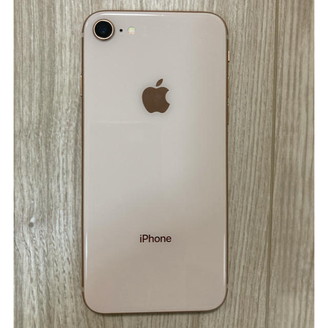 Apple(アップル)のiPhone8 64GB　ゴールド スマホ/家電/カメラのスマートフォン/携帯電話(スマートフォン本体)の商品写真