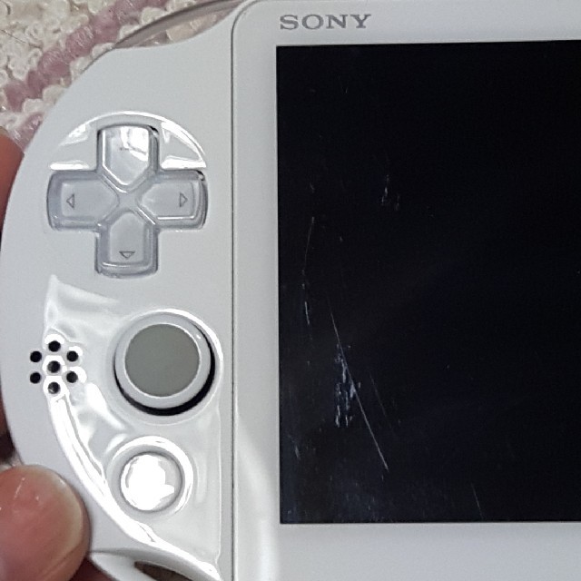 PlayStation Vita(プレイステーションヴィータ)の中古　SONY ソニーPlayStation Vita PCH2000 エンタメ/ホビーのゲームソフト/ゲーム機本体(携帯用ゲーム機本体)の商品写真