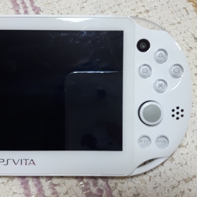 PlayStation Vita(プレイステーションヴィータ)の中古　SONY ソニーPlayStation Vita PCH2000 エンタメ/ホビーのゲームソフト/ゲーム機本体(携帯用ゲーム機本体)の商品写真