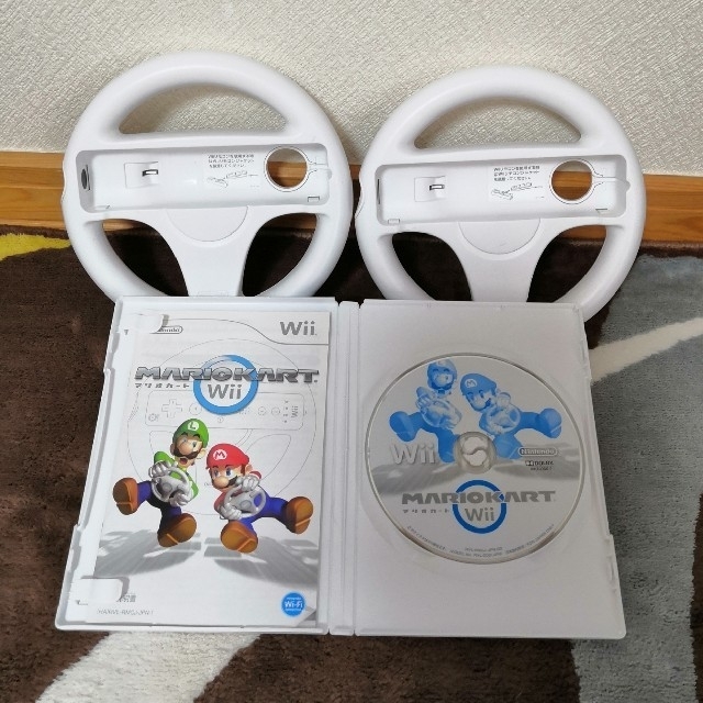 Wii(ウィー)のマリオカートソフト&ハンドル２個 エンタメ/ホビーのゲームソフト/ゲーム機本体(その他)の商品写真